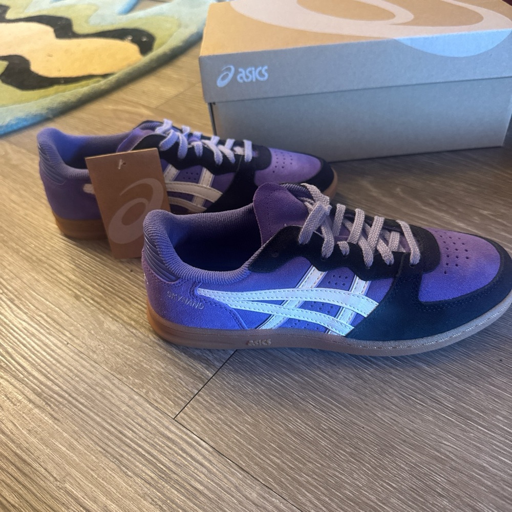 ASICS Skyhand OG Suede Sportstyle Sneakers